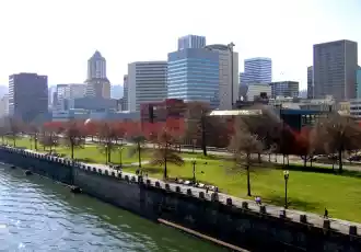 Governor Tom McCall Waterfront Park